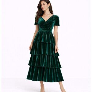 Size 6 Emerald Green Velvet Tiered Dress V Neck Short Sleeve Formal Party Gown